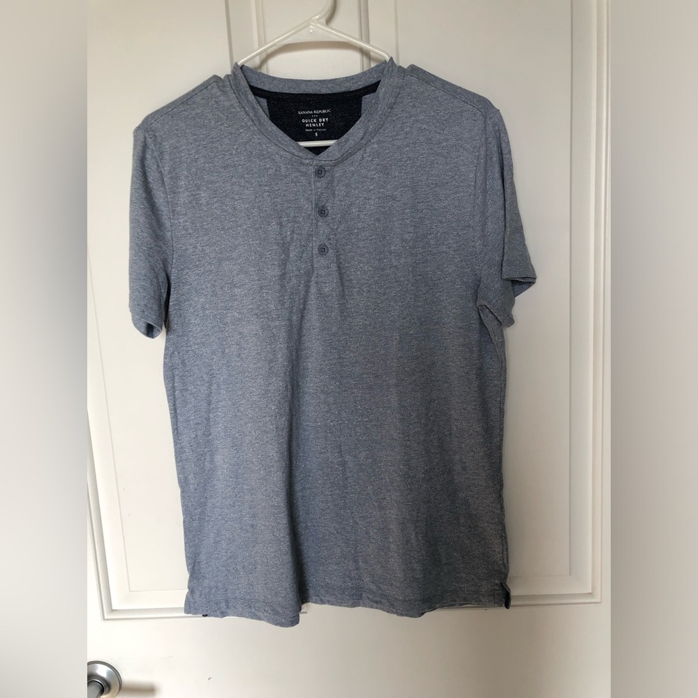 Banana Republic Men’s Blue Short Sleeve Henley Size Small